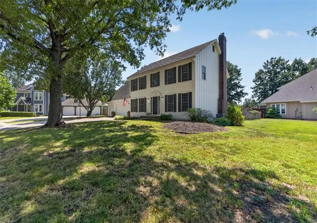 Photo 3 of Single family home for sale at 713 NW Eagle Ridge Cir, Lees Summit, MO 64081 | MLS# 2645201 | Listing updated on 2026-10-08