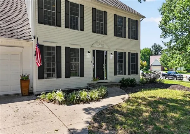 Photo 4 of Single family home for sale at 713 NW Eagle Ridge Cir, Lees Summit, MO 64081 | MLS# 2645201 | Listing updated on 2026-10-08