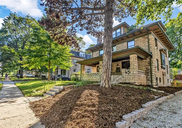 Photo 3 of Multi family home for sale at 3712 Washington St, Kansas City, MO 64111 | MLS# 2645206 | Listing updated on 2026-10-04