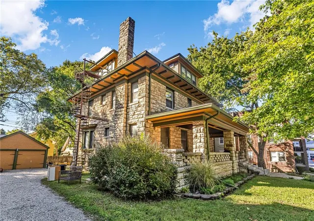 Listing Photo 4 - Condo for sale in building located at 3712 Washington St, Kansas City, MO 64111