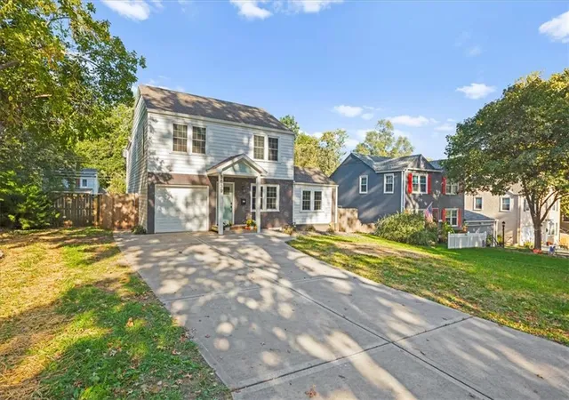 Photo 2 of Sale Pending at 8639 Maiden Ln, Kansas City, MO 64114 | MLS# 2645220 | Listing updated on 2026-10-15
