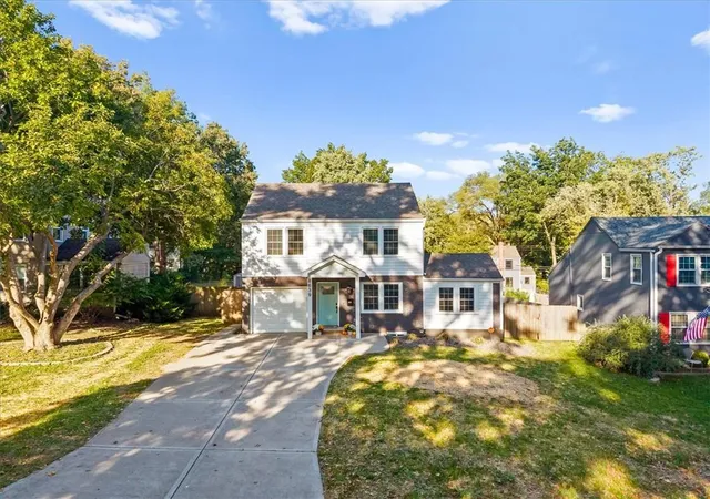 Photo 3 of Sale Pending at 8639 Maiden Ln, Kansas City, MO 64114 | MLS# 2645220 | Listing updated on 2026-10-15