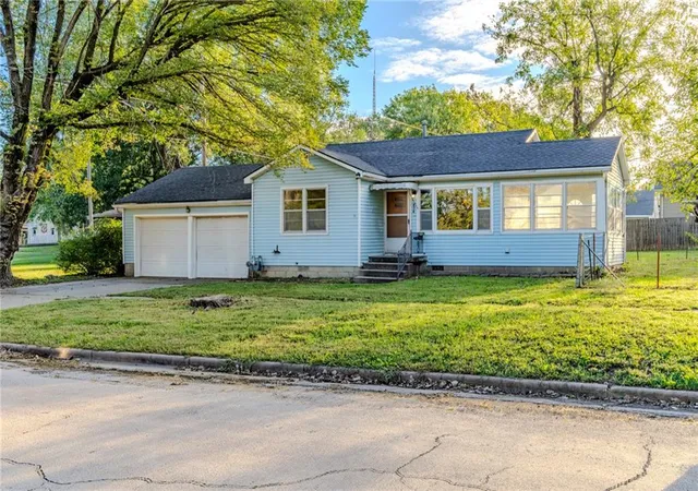 Photo 1 of Single family home for sale at 404 N State St, Yates Center, KS 66783 | MLS# 2645221 | Listing updated on 2026-10-08