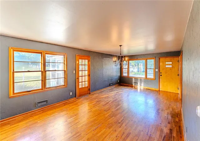 Photo 3 of Single family home for sale at 404 N State St, Yates Center, KS 66783 | MLS# 2645221 | Listing updated on 2026-10-08