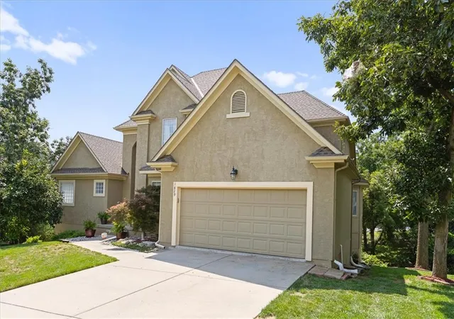 Photo 2 of Single family home for sale at 1829 Sw Twincreek Pl, Blue Springs, MO 64015 | MLS# 2645222 | Listing updated on 2026-10-04