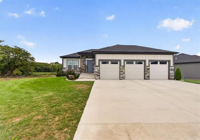 Photo 2 of Single family home for sale at 1206 Lady's Ln, Harrisonville, MO 64701 | MLS# 2645223 | Listing updated on 2026-10-06