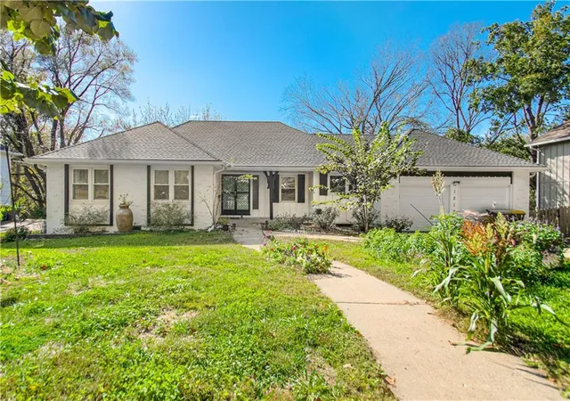 Photo 1 of Single family home for sale at 1219 E 109th Terrace, Kansas City, MO 64131 | MLS# 2645224 | Listing updated on 2026-10-29