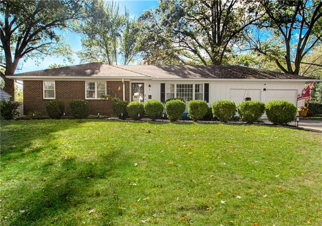 Photo 1 of Single family home for sale at 7 E 109 Street, Kansas City, MO 64114 | MLS# 2645225 | Listing updated on 2026-10-29