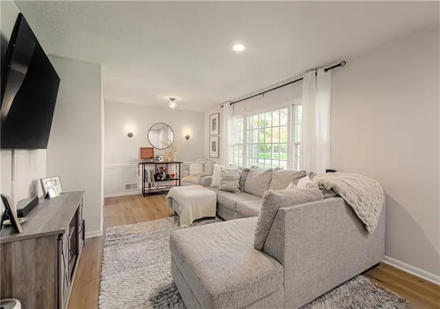 Photo 4 of Single family home for sale at 7 E 109 Street, Kansas City, MO 64114 | MLS# 2645225 | Listing updated on 2026-10-29