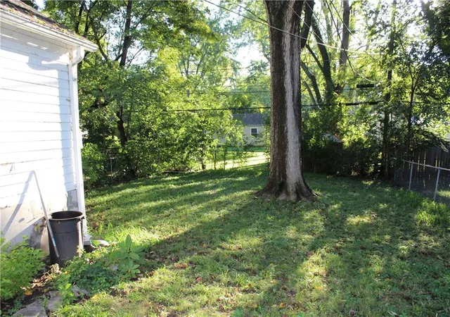 Photo 3 of Single family home for sale at 7811 Summit St, Kansas City, MO 64114 | MLS# 2645226 | Listing updated on 2026-10-07