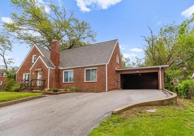 Photo 2 of Sale Pending at 3137 N 54 Street, Kansas City, KS 66104 | MLS# 2645229 | Listing updated on 2026-10-08