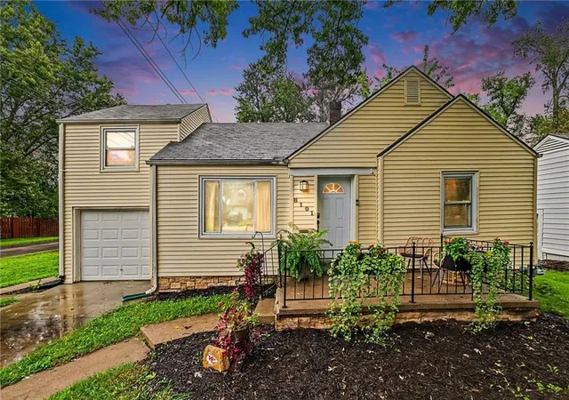Photo 2 of Single family home for sale at 8101 Belleview Ave, Kansas City, MO 64114 | MLS# 2645232 | Listing updated on 2026-10-18