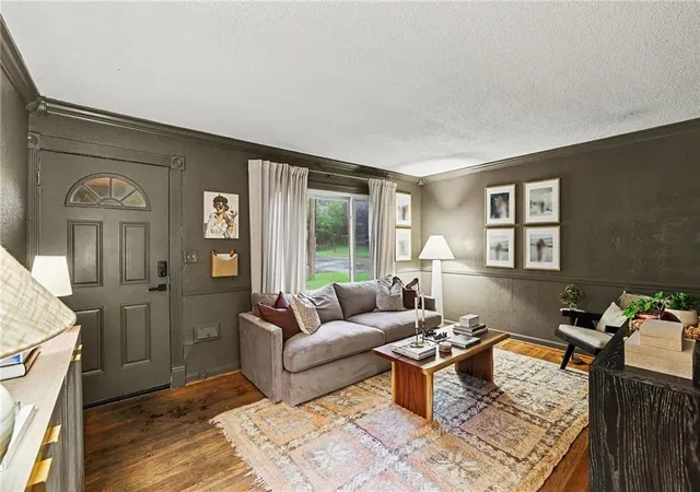 Photo 3 of Single family home for sale at 8101 Belleview Ave, Kansas City, MO 64114 | MLS# 2645232 | Listing updated on 2026-10-18