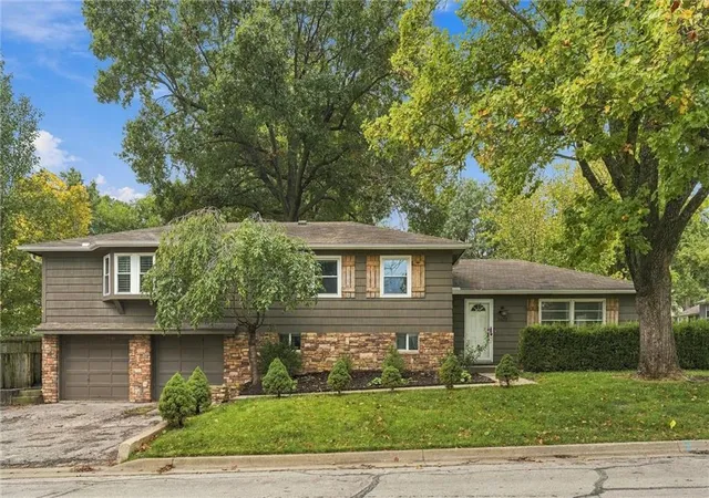 Photo 1 of Single family home for sale at 5603 Maple St, Mission, KS 66202 | MLS# 2645242 | Listing updated on 2026-10-18