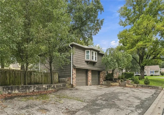 Photo 3 of Single family home for sale at 5603 Maple St, Mission, KS 66202 | MLS# 2645242 | Listing updated on 2026-10-18