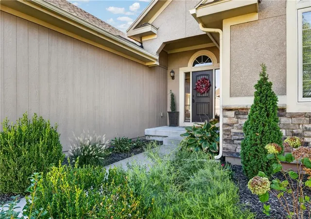 Photo 4 of Single family home for sale at 21647 W 177th Terrace, Olathe, KS 66062 | MLS# 2645244 | Listing updated on 2026-10-23