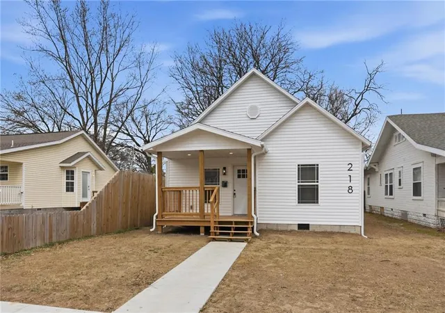 Photo 4 of Multi family home for sale at 509 E Jefferson St, Pittsburg, KS 66762 | MLS# 2645245 | Listing updated on 2026-10-02