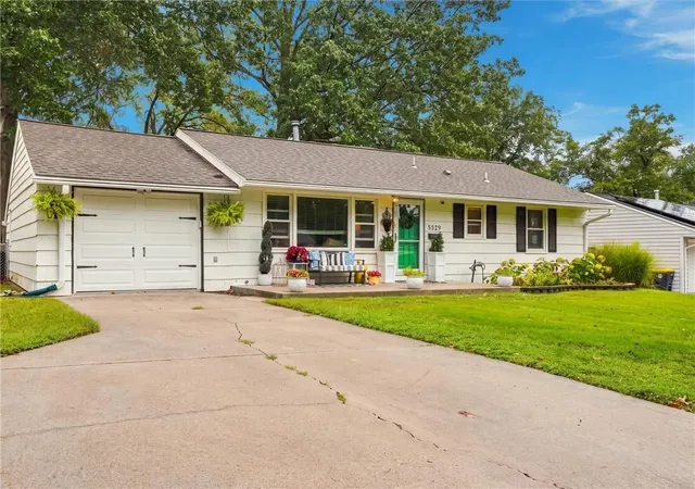Photo 2 of Sale Pending at 5329 N Michigan Ave, Kansas City, MO 64118 | MLS# 2645247 | Listing updated on 2026-10-18