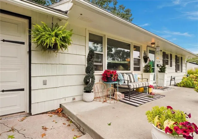 Photo 3 of Sale Pending at 5329 N Michigan Ave, Kansas City, MO 64118 | MLS# 2645247 | Listing updated on 2026-10-18