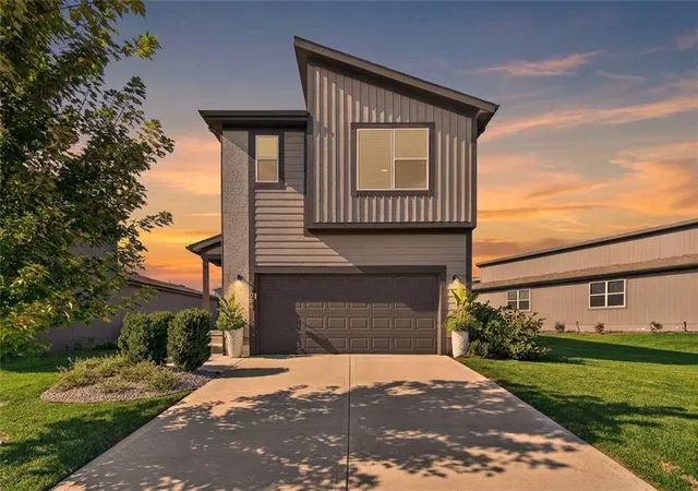Single family home for sale at 18068 Hauser St, Bucyrus, KS 66013 | MLS# 2645252