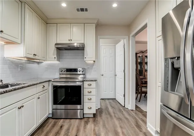 Photo 2 of Sale Pending at 11931 Slater St, Overland Park, KS 66213 | MLS# 2645254 | Listing updated on 2026-10-17