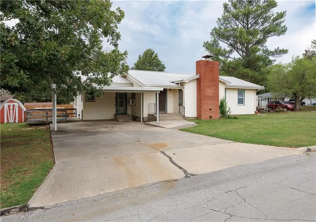 Photo 1 of Single family home for sale at 1008 Coronada St, Coffeyville, KS 67337 | MLS# 2645257 | Listing updated on 2026-10-03