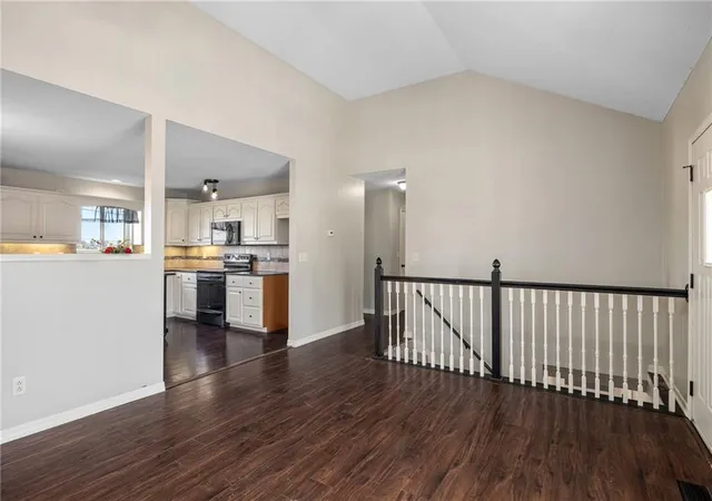 Photo 4 of Single family home for sale at 714 Harris Ln, Cameron, MO 64429 | MLS# 2645258 | Listing updated on 2026-10-15
