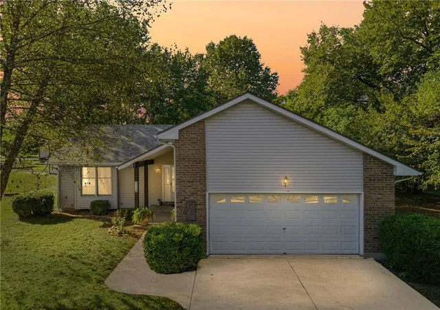 Photo 3 of Single family home for sale at 112 W Calvird Dr, Clinton, MO 64735 | MLS# 2645269 | Listing updated on 2026-10-06