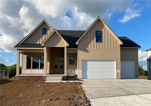 Single family home for sale at 18994 W 193rd Terrace, Spring Hill, KS 66083 | MLS# 2645272