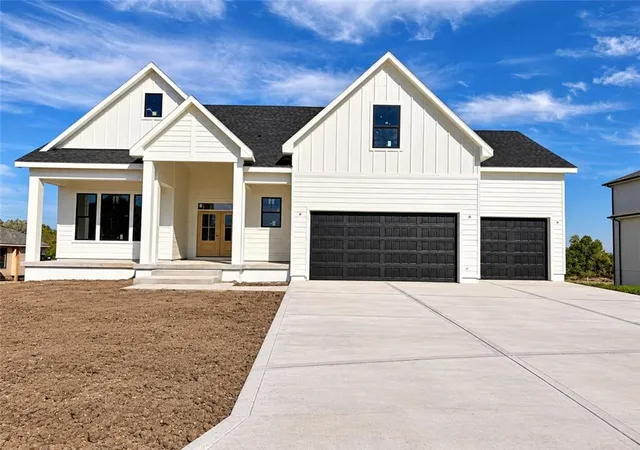Photo 1 of Single family home for sale at 18994 W 193rd Terrace, Spring Hill, KS 66083 | MLS# 2645272 | Listing updated on 2026-10-28