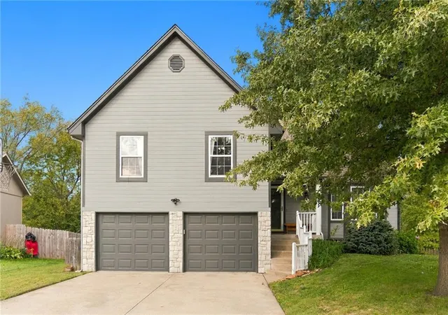 Single family home for sale at 620 SE Ashton Dr, Lees Summit, MO 64063 | MLS# 2645276