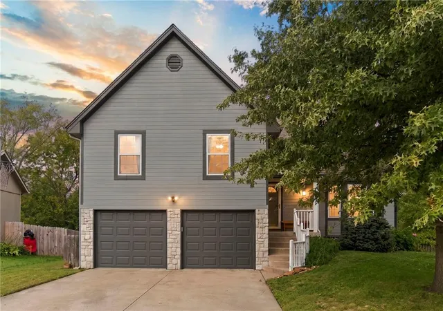 Photo 1 of Single family home for sale at 620 SE Ashton Dr, Lees Summit, MO 64063 | MLS# 2645276 | Listing updated on 2026-10-22