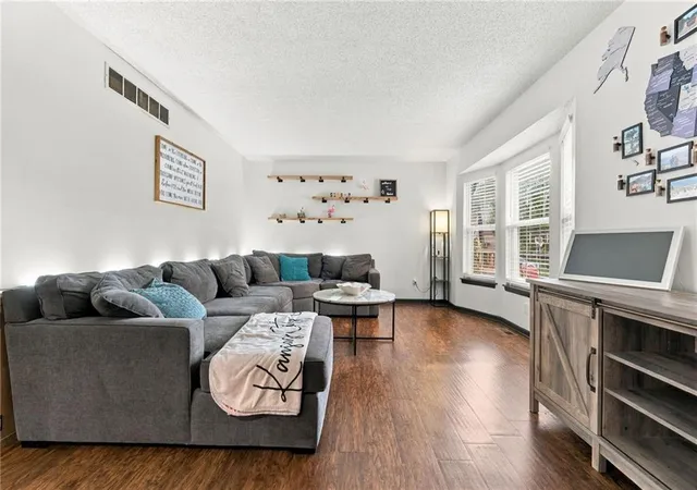 Photo 4 of Single family home for sale at 620 SE Ashton Dr, Lees Summit, MO 64063 | MLS# 2645276 | Listing updated on 2026-10-22