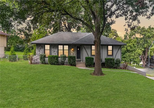 Photo 1 of Single family home for sale at 7920 N Euclid Ave, Kansas City, MO 64118 | MLS# 2645277 | Listing updated on 2026-10-18