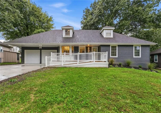 Photo 1 of Single family home for sale at 609 Sw Elwood Dr, Lees Summit, MO 64081 | MLS# 2645280 | Listing updated on 2026-10-03