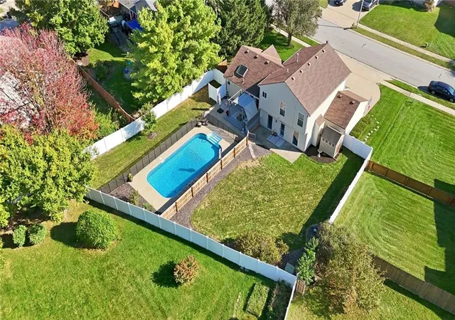 Photo 2 of Single family home for sale at 1304 Ne 104th Place, Kansas City, MO 64155 | MLS# 2645282 | Listing updated on 2026-10-18