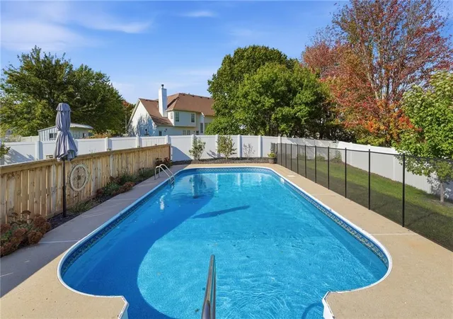 Single family home for sale at 1304 NE 104th Place, Kansas City, MO 64155 | MLS# 2645282
