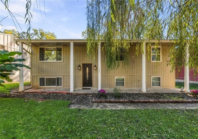Photo 1 of Single family home for sale at 4961 Nw Woody Crk Ln, Kansas City, MO 64151 | MLS# 2645283 | Listing updated on 2026-10-08