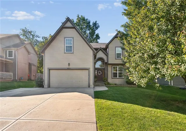 Single family home for sale at 541 E Mockingbird St, Gardner, KS 66030 | MLS# 2645286