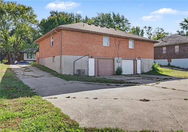 Photo 3 of House for sale at 1001 SW -1003 Kings Cross Rd, Blue Springs, MO 64014 | MLS# 2645297 | Listing updated on 2026-10-09