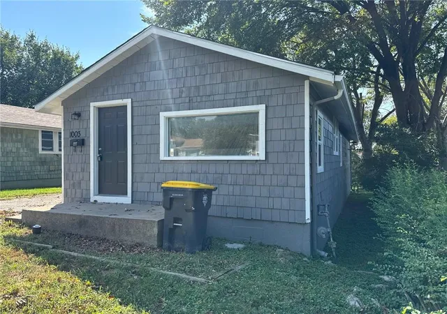 Photo 2 of Single family home for sale at 1003 E 83rd Terrace, Kansas City, MO 64131 | MLS# 2645302 | Listing updated on 2026-10-04