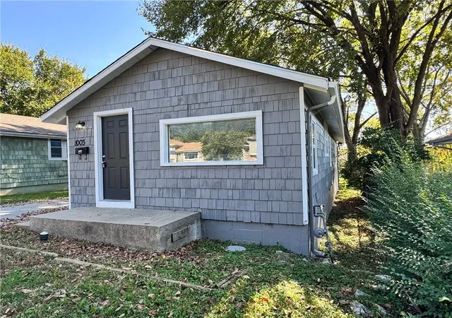 Photo 3 of Single family home for sale at 1003 E 83rd Terrace, Kansas City, MO 64131 | MLS# 2645302 | Listing updated on 2026-10-08