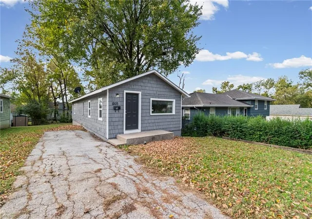 Photo 3 of Single family home for sale at 1003 E 83rd Terrace, Kansas City, MO 64131 | MLS# 2645302 | Listing updated on 2026-10-19