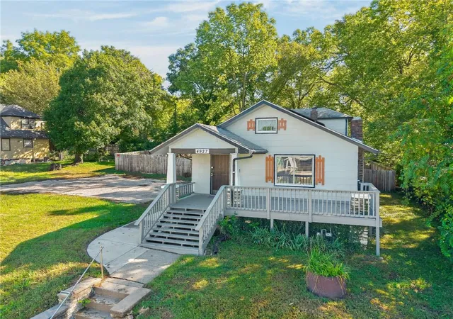 Photo 1 of Single family home for sale at 4927 Woodland Ave, Kansas City, MO 64110 | MLS# 2645305 | Listing updated on 2026-10-08