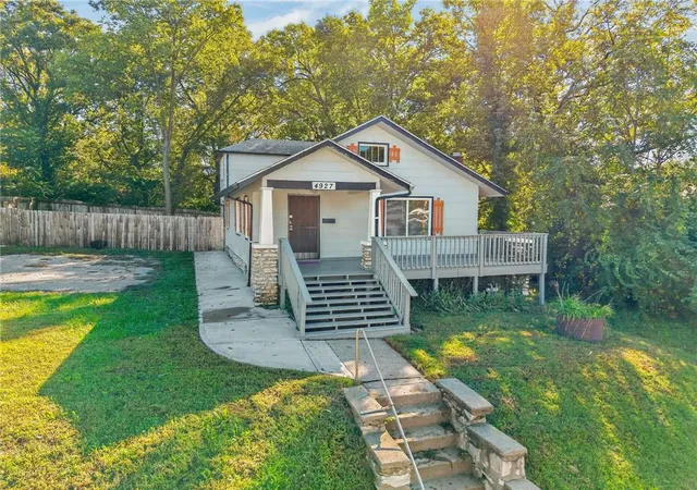 Photo 2 of Single family home for sale at 4927 Woodland Ave, Kansas City, MO 64110 | MLS# 2645305 | Listing updated on 2026-10-08