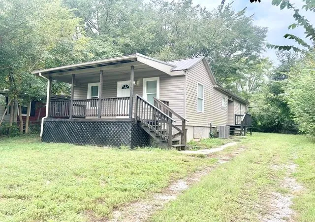 Single family home for sale at 810 S Woodbury St, Independence, MO 64050 | MLS# 2645307