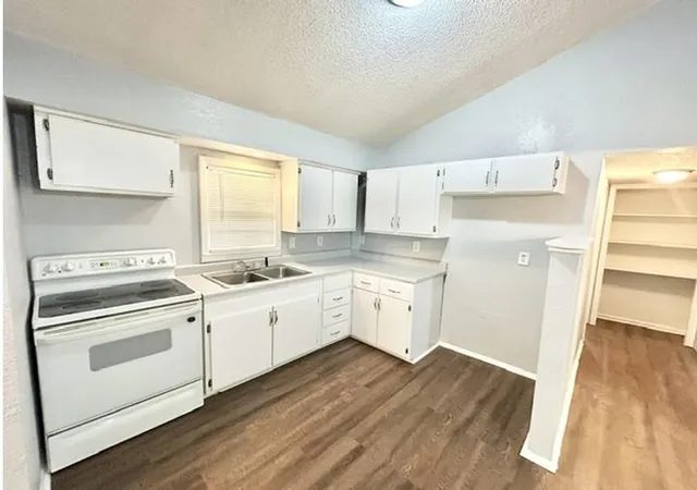 Photo 2 of Single family home for sale at 810 S Woodbury St, Independence, MO 64050 | MLS# 2645307 | Listing updated on 2026-10-03