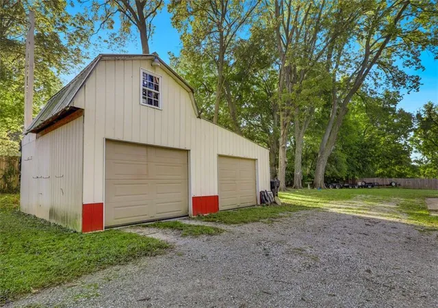 Photo 2 of Single family home for sale at 2509 S Vermont Ave, Independence, MO 64052 | MLS# 2645324 | Listing updated on 2026-10-08