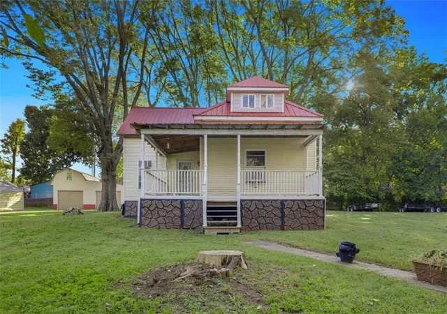 Photo 3 of Single family home for sale at 2509 S Vermont Ave, Independence, MO 64052 | MLS# 2645324 | Listing updated on 2026-10-08
