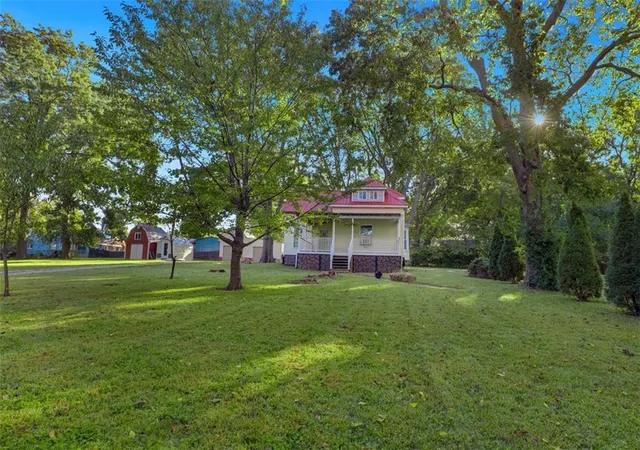 Photo 4 of Single family home for sale at 2509 S Vermont Ave, Independence, MO 64052 | MLS# 2645324 | Listing updated on 2026-10-08